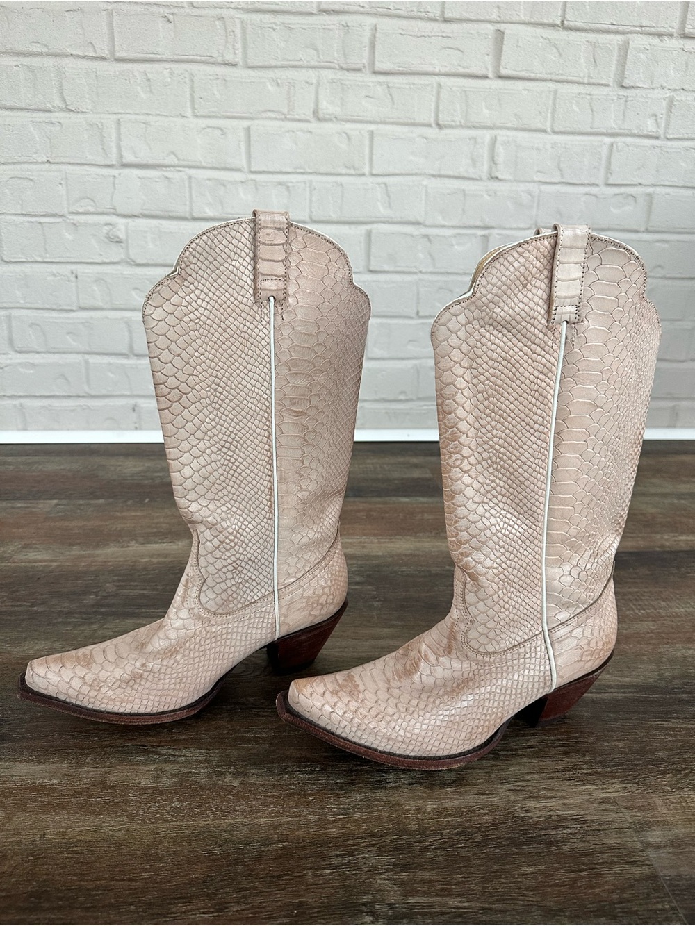 Idyllwind Women's Strut Western Boots - Snip Toe Size 9.5 B